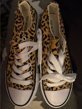 TOP Moda Leopard Print Canvas Sneakers - Tan & Black with White Laces